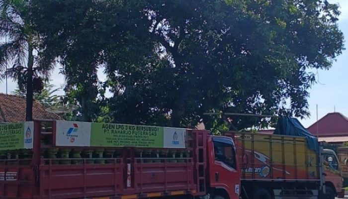 Mafia Solar Kuasai SPBU di Pati! Rakyat Kecil Keok, Aparat Diduga Tutup Mata”